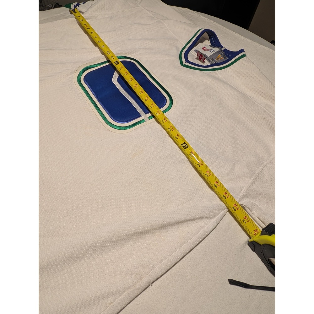 Vintage CCM Vancouver Canucks NHL Hockey Jersey White Blue Green Jumbo Canada - Picture 4 of 7